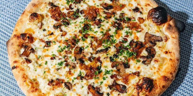 16" Funginella Pizza