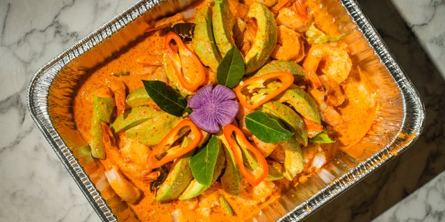 Red Shrimp Avocado Curry