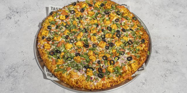 Shahi Paneer Pizza