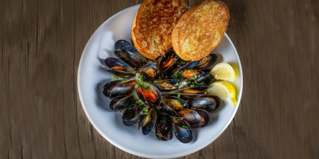 Garlicky Mussels