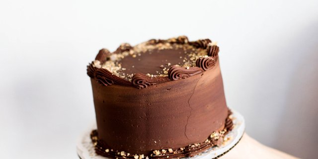 16" Peanut Butter Chocolate Cake