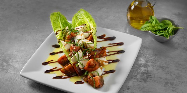 Fresh Mozzarella & Heirloom Tomato Salad
