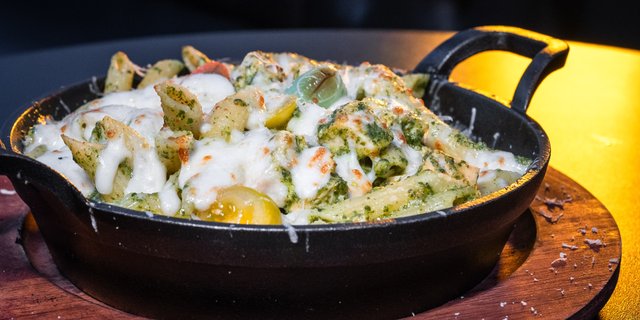 Chicken Pesto Pasta Tray