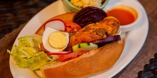 Pan Con Pollo