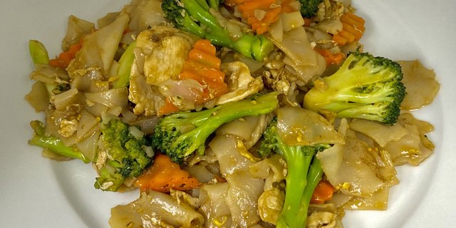 Sweet Soy Sauce Noodle (Pad See Ew)