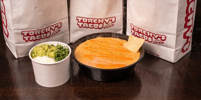 Large Queso & Chips
