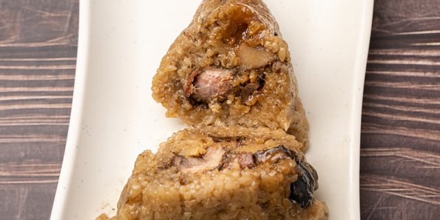 Mushroom & Pork Sticky Rice (香菇肉粽)