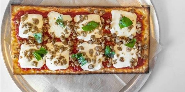 Salsiccia Flatbread