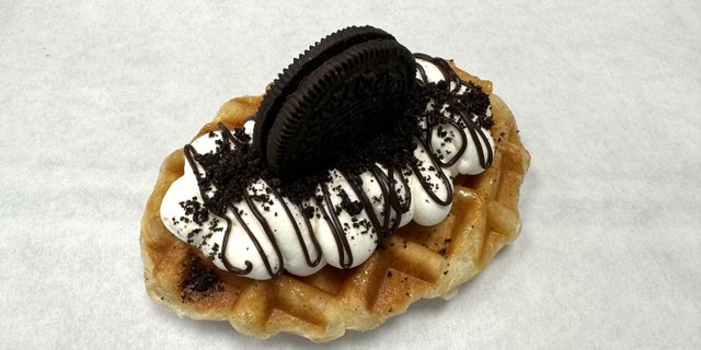 Oreo Cream Kroffle w/ Whipped Cream