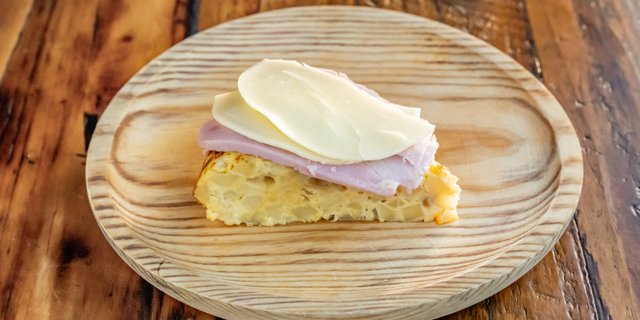 Tortilla Con Jamon & Queso
