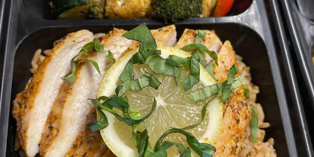 Lemon-Basil Chicken Boxed Lunch