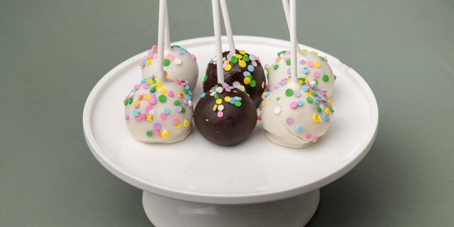 Assorted Cake Pops Dozen