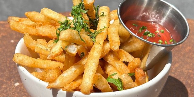 French Fries w/ Ketchup