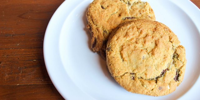Giant Chocolate Chip Cookies
