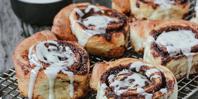 Cinnamon Roll Party Pack