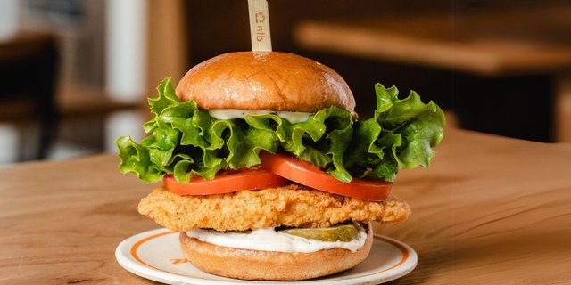 Crispy Chik'n Burger Boxed Lunch