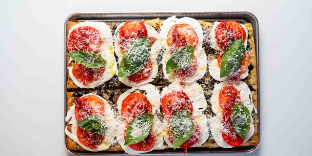 Crispino Platter (16" Round Tray)