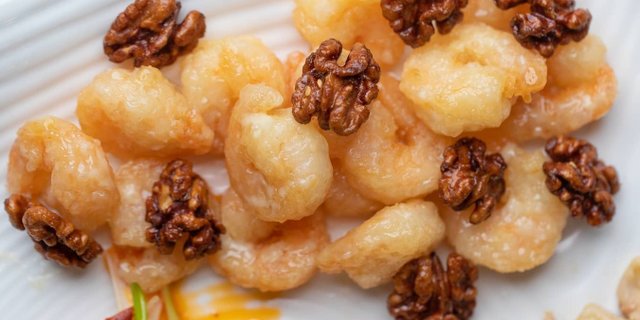 Shrimp & Glazed Walnuts