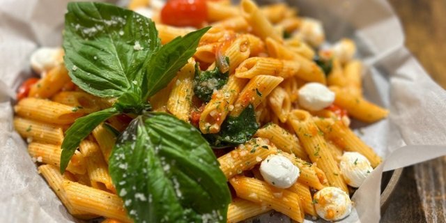 Fresh Mozzarella & Basil Pasta