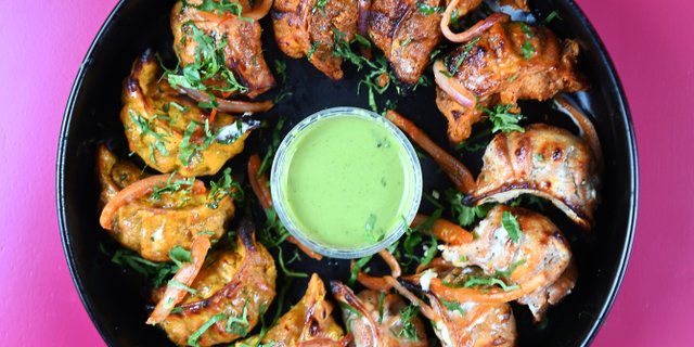 Makhani Momo Tray