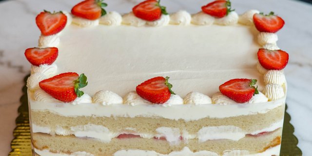 Strawberries & Cream Sheet Cake