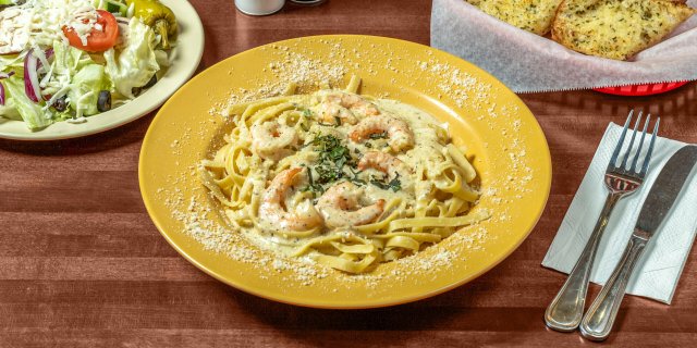 Fettuccine Alfredo w/ Shrimp