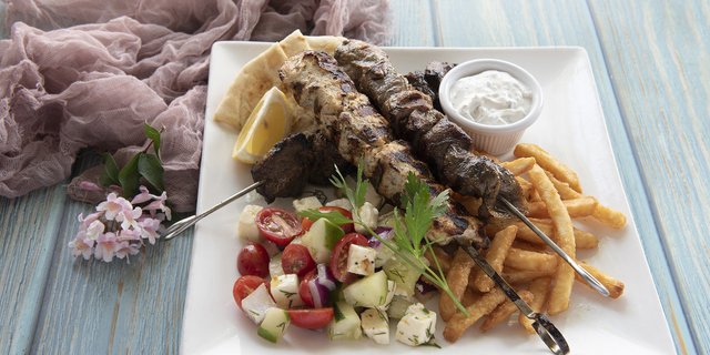 Yummy Souvlaki Combo Platter (3)