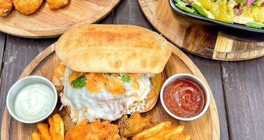 El Pirata Tortas y Burritos