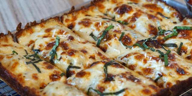 Small Detroit Cheesy Garlic Bread