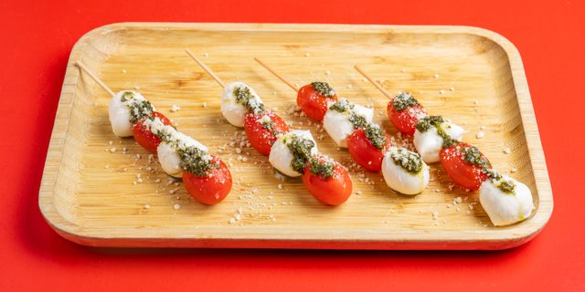 Pinchos Caprese Tray
