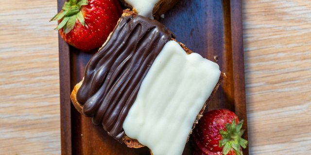 Black & White Russian Coffee Cake Platter