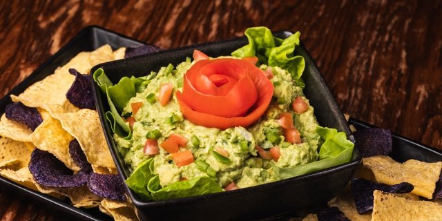 Homemade Guacamole & Tortilla Chips