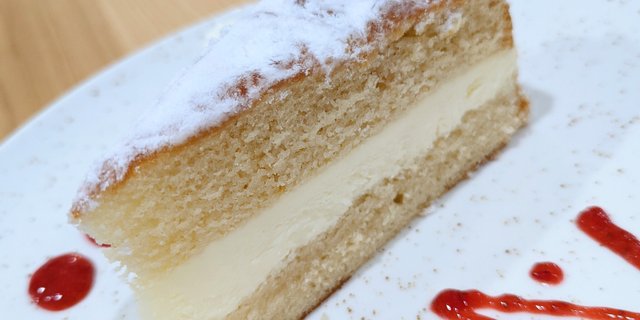 Italian Lemon Cream Cake