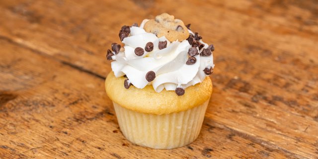 Mega Classic Cupcake