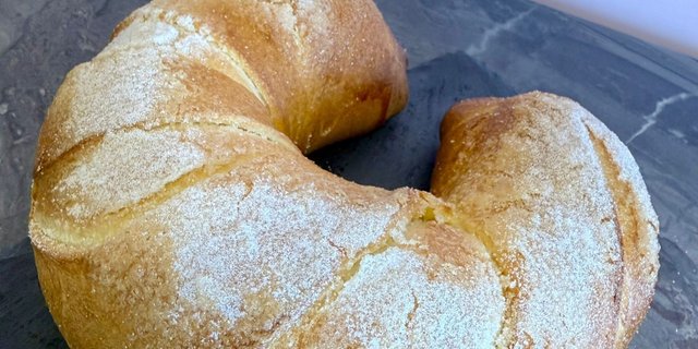 Bread w/ Guava & Cheese