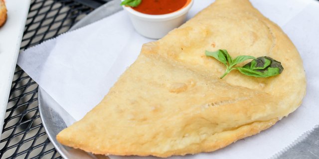 Calzone Boxed Lunch