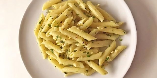 Vegan Garlic & Olive Oil Penne Pasta
