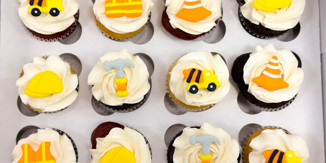 Construction Cupcake Gift Box