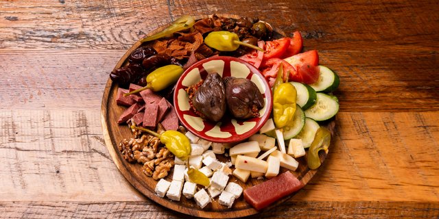 Casbah Charcuterie Board Quart (44 oz)