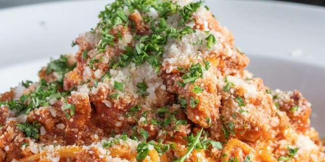 Spaghetti w/ Bolognese