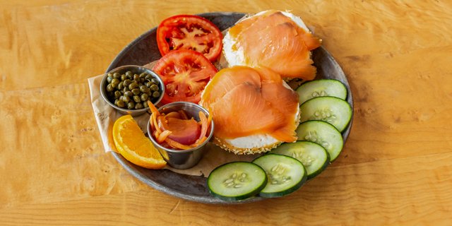 Bagel w/ Cream Cheese & Lox