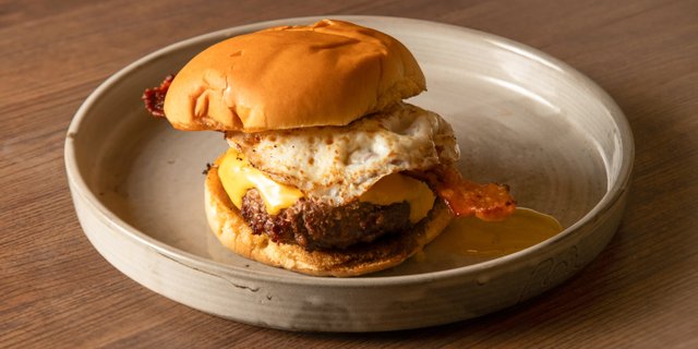 Bacon, Egg & Cheese Cheeseburger Plate