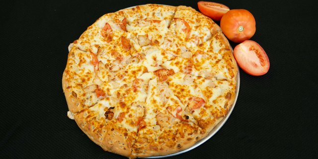 Chicken Alfredo Romano Pizza