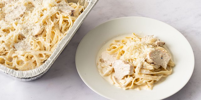 Fettuccine Alfredo w/ Chicken