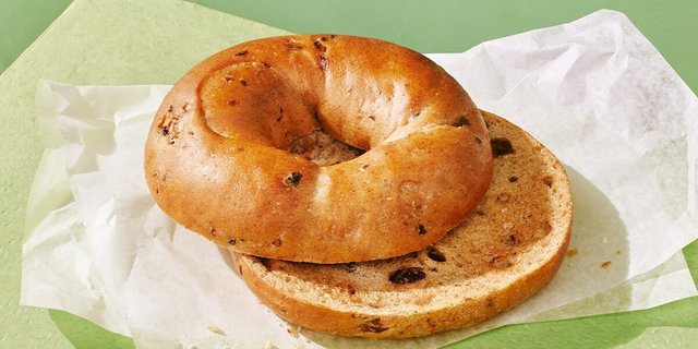 Cinnamon Swirl & Raisin Bagel Boxed Breakfast