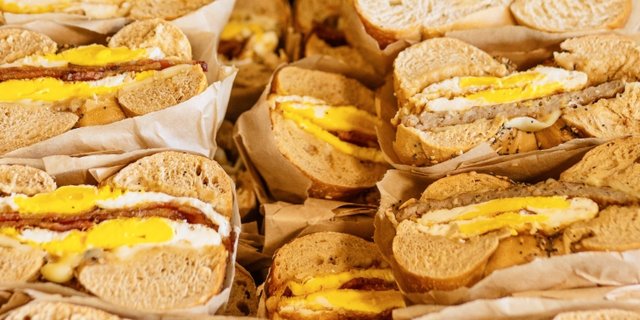 Bacon, Egg & Cheese Breakfast Sandwiches