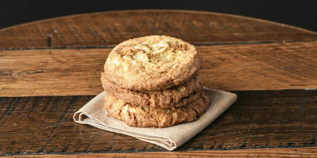 White Chocolate Chip Cookie