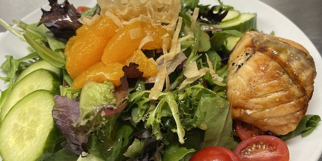 Grilled Salmon Salad