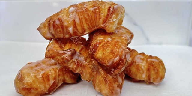 Kronut Holes