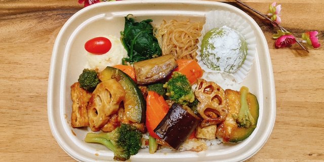 Deluxe Tofu & Vegetables Sweet & Sour Bento Box